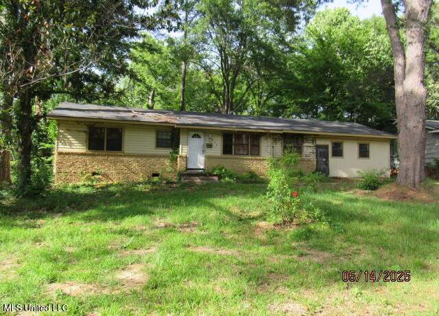 Property at 638 Elmwood Cir, Jackson, MS 39206, 5 beds, 2 baths