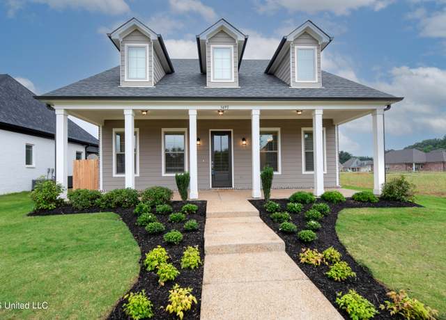 Property at 3495 Kreunen St, Nesbit, MS 38651, 4 beds, 2.5 baths