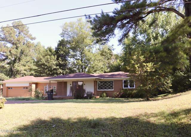 Property at 220 Rolfing Rd, Holly Springs, MS 38635, 5 beds, 3 baths