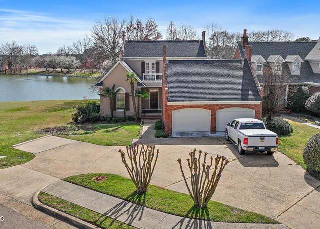 Property at 53 Autumn Hill Dr, Jackson, MS 39211, 3 beds, 2.5 baths