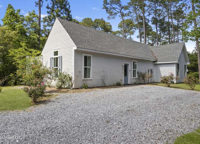 Property at 790 Peach St, Ocean Springs, MS 39564, 3 beds, 2 baths