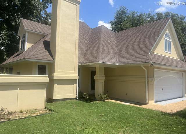 Property at 546 S Deerfield Dr, Canton, MS 39046, 3 beds, 2.5 baths