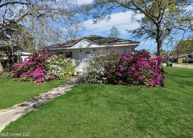 Property at 221 S Curran Ave, Picayune, MS 39466, 3 beds, 2 baths