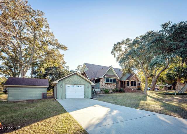 Property at 446 Melissa Dr, Biloxi, MS 39531, 5 beds, 3.5 baths