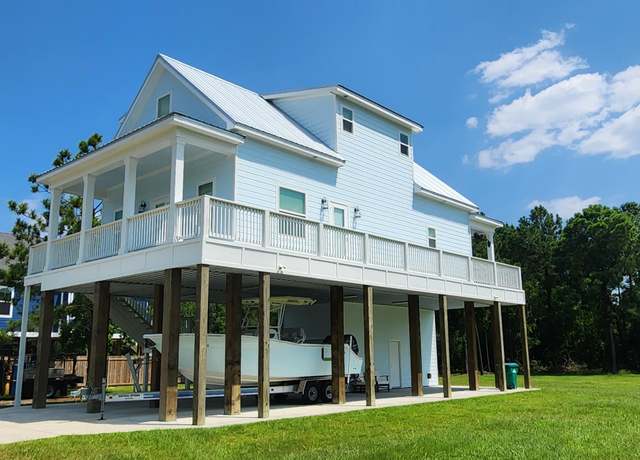 Property at 401 Robert St, Waveland, MS 39576, 3 beds, 2.5 baths