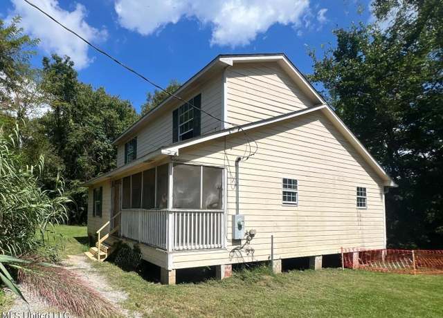 Property at 68 Dana Rd, Vicksburg, MS 39180, 3 beds, 2 baths