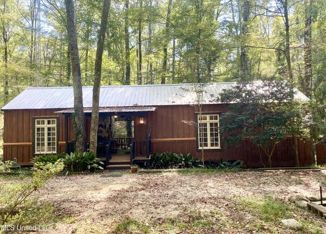 Property at 140 Westover Dr, Hazlehurst, MS 39083, 1 bed, 2 baths