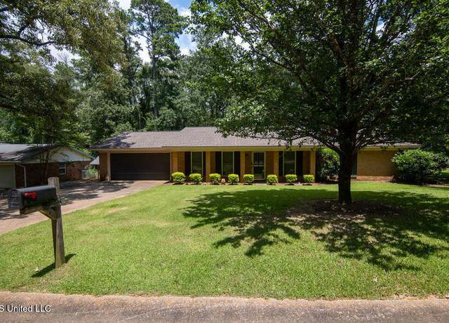 Property at 60 Summit Ridge Dr, Brandon, MS 39042, 4 beds, 3 baths