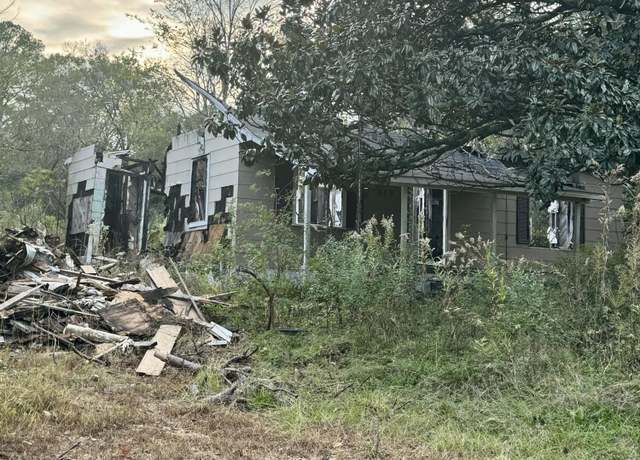 Property at 919 Combs St, Jackson, MS 39204, 3 beds, 1 bath