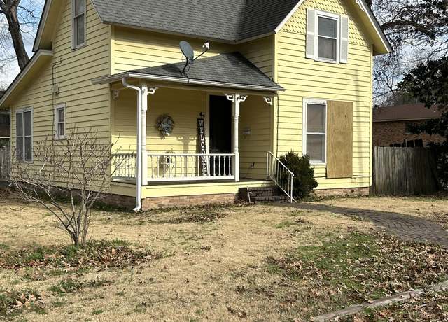 Property at 306 Magnolia St, Greenwood, MS 38930, 3 beds, 2 baths