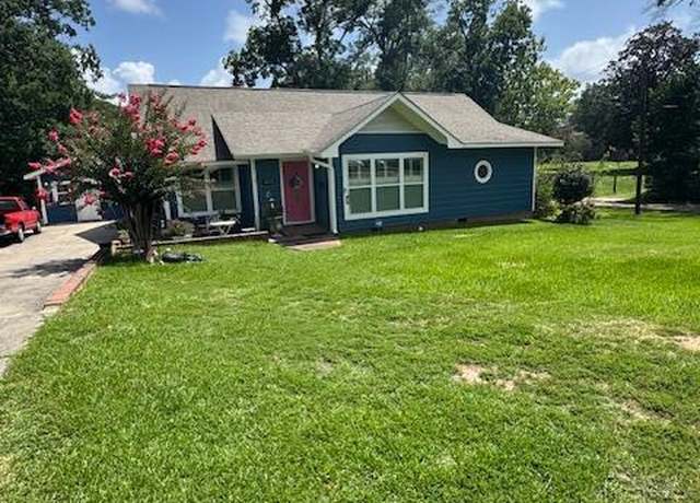 Property at 402 Storm Ave, Brookhaven, MS 39601, 3 beds, 2 baths
