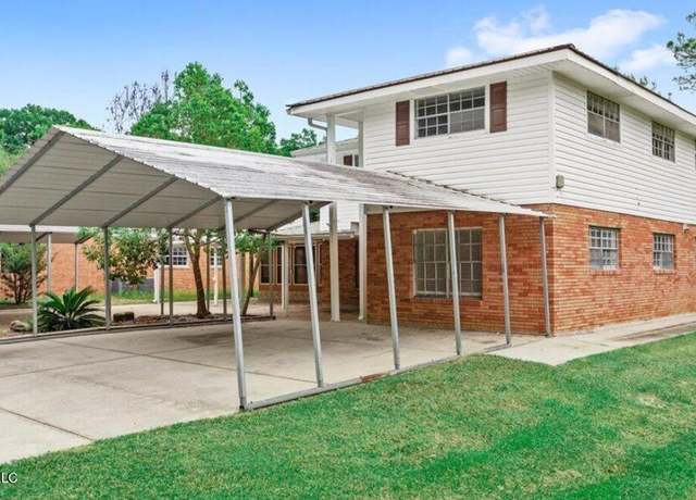 Property at 4000 Oak Ave, Gulfport, MS 39507, 4 beds, 3 baths