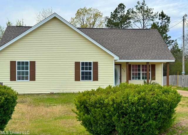 Property at 650 W Lake Dr, Holly Springs, MS 38635, 4 beds, 2 baths