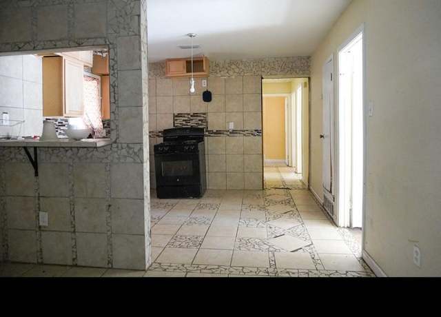 Property at 146 W Brooks Rd, Memphis, TN 38109, 3 beds, 2 baths