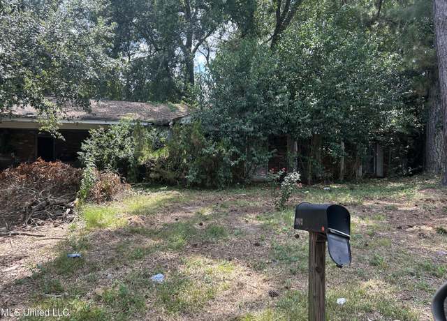 Property at 1943 Bienville Dr, Jackson, MS 39212, 3 beds, 2 baths