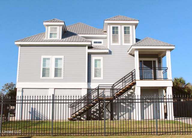 Property at 819 Country Club Dr, Pascagoula, MS 39567, 3 beds, 3.5 baths
