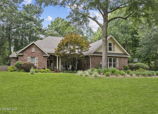 Property at 49 Buckingham St, Hattiesburg, MS 39402, 4 beds, 3 baths