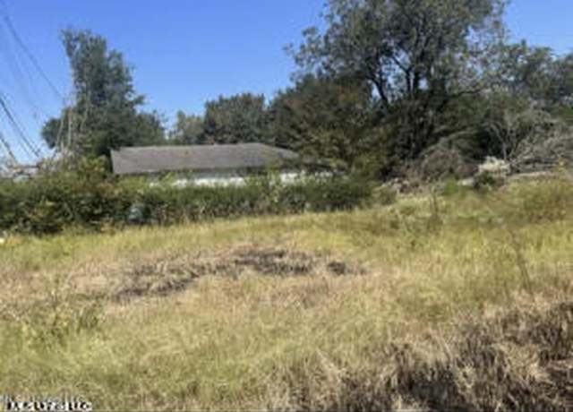 Property at 610 W Ridgeway St, Jackson, MS 39213