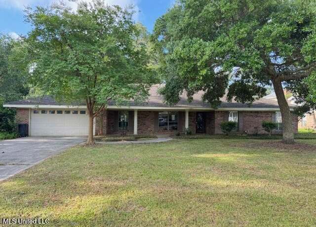 Property at 6028 S Vista Dr, Gulfport, MS 39507, 4 beds, 3 baths