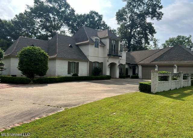 Property at 7 Bluff Hills Pl, Natchez, MS 39120, 6 beds, 5.5 baths
