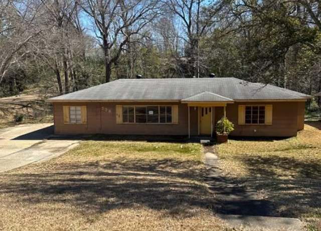 Property at 230 Hillside Dr, Vicksburg, MS 39180, 3 beds, 2 baths