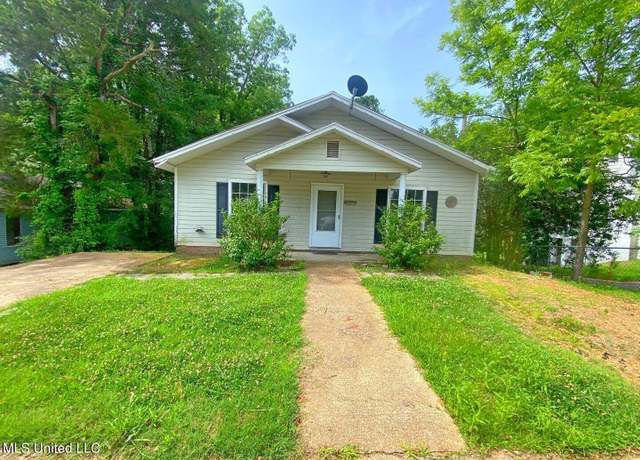Property at 405 E Jefferson St, Kosciusko, MS 39090, 3 beds, 1 bath