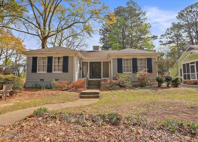 Property at 102 Pinehaven Dr, Jackson, MS 39202, 3 beds, 2 baths