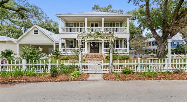 Photo of 107 Ballentine St, Bay Saint Louis, MS 39520