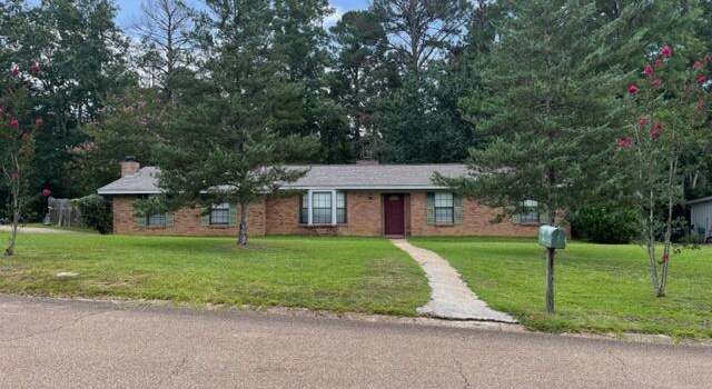 Photo of 601 SE Pinewood Dr, Magee, MS 39111
