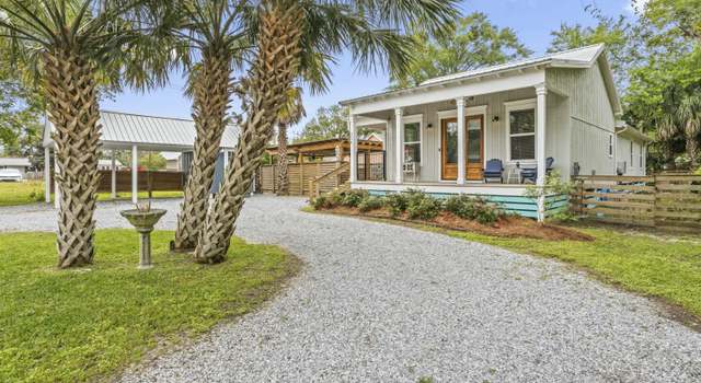 Photo of 402 State St, Bay Saint Louis, MS 39520