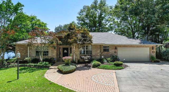 Photo of 409 W Lakeshore Dr, Carriere, MS 39426