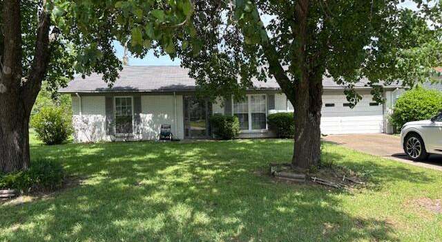 Photo of 1101 Medallion Dr, Greenwood, MS 38930