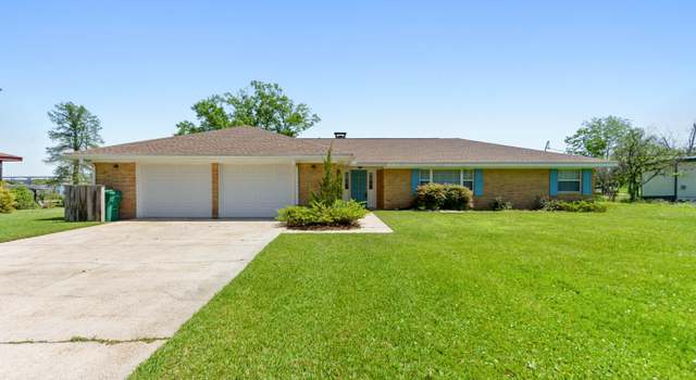 Photo of 5212 Lakeview Dr, Moss Point, MS 39563