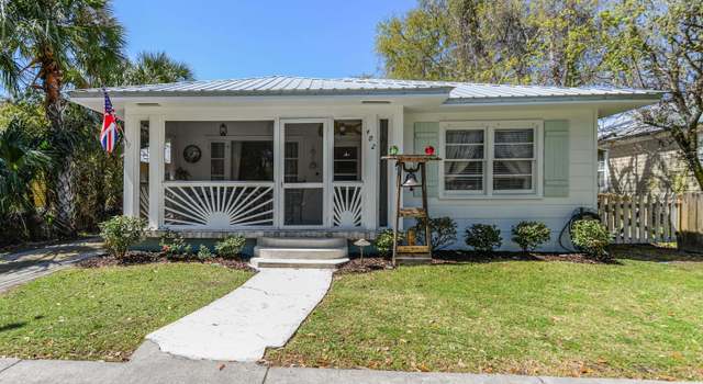 Photo of 402 Hancock St, Bay Saint Louis, MS 39520