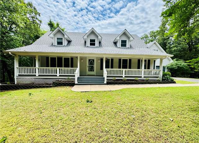 Property at 198 N Oaks Ln, Russellville, AR 72802, 4 beds, 3 baths