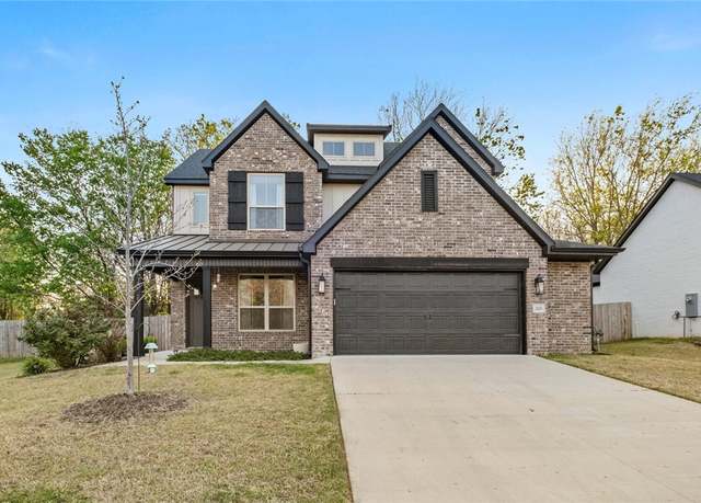 Property at 2801 N Whistle Post Dr, Fayetteville, AR 72704, 4 beds, 3 baths