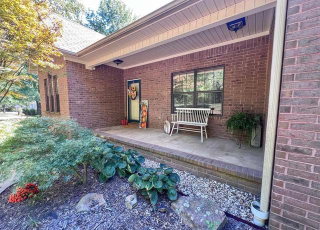 Property at 201 Pike Ln, Russellville, AR 72802, 3 beds, 2 baths