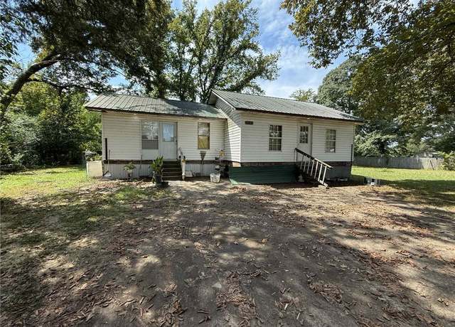 Property at 107 South St, Plainview, AR 72857, 2 beds, 2 baths