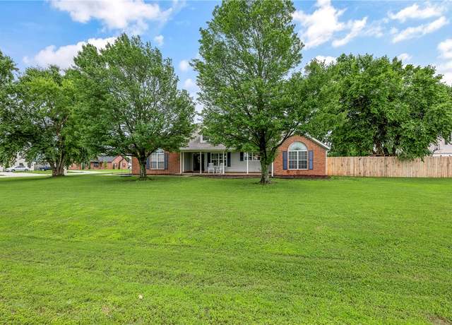 Property at 372 Niagara St, Elm Springs, AR 72762, 4 beds, 2.5 baths