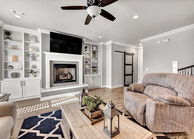 Property at 481 Whitcliff Dr, Cave Springs, AR 72718, 4 beds, 2.5 baths