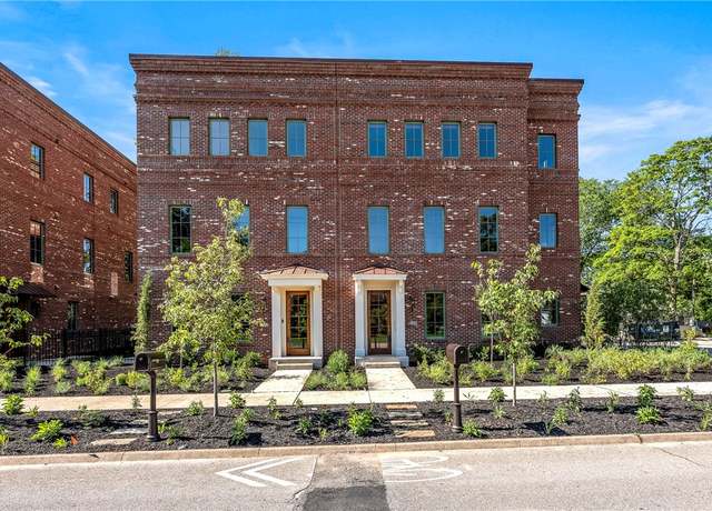 Property at 300 NW 5th St, Bentonville, AR 72712, 4 beds, 3.5 baths