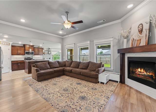 Property at 1001 Kimball Ln, Pea Ridge, AR 72751, 4 beds, 2 baths