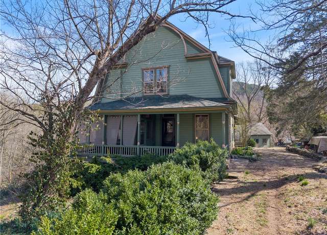 Property at 41 Alexander St, Eureka Springs, AR 72632, 3 beds, 2 baths
