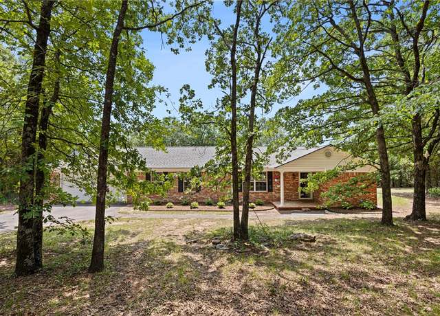 Property at 1091 Ridgeview Ln, Russellville, AR 72802, 3 beds, 3 baths