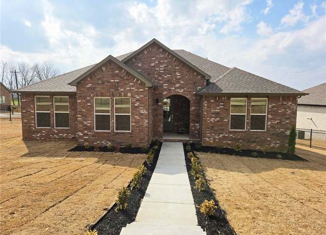 Property at 3042 S Cobalt Ave, Fayetteville, AR 72701, 4 beds, 2 baths