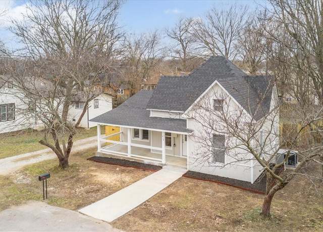Property at 414 N Maxwell St, Siloam Springs, AR 72761, 4 beds, 2 baths