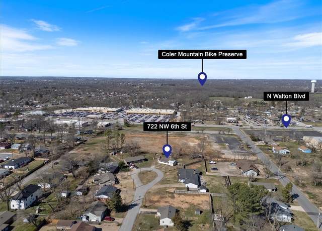 Property at 722 NW 6th St, Bentonville, AR 72712, 3 beds, 1 bath