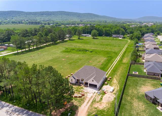 Property at 11939 Clyde Carnes Rd, Farmington, AR 72730, 4 beds, 2.5 baths