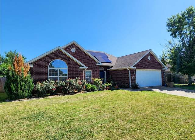 Property at 3508 W Lonoke Dr, Fayetteville, AR 72704, 3 beds, 2 baths