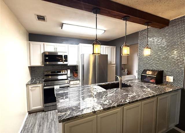 Property at 2210 Timberwood Ln, Russellville, AR 72802, 3 beds, 2 baths